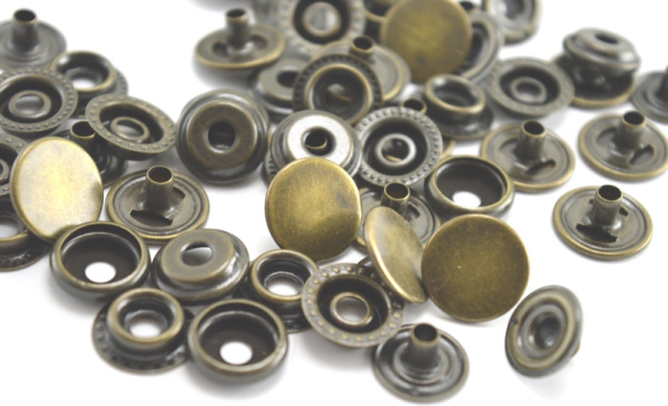 Розн.уп. Кнопка 15мм №61 сталь цв. Антик (уп. 50 шт)