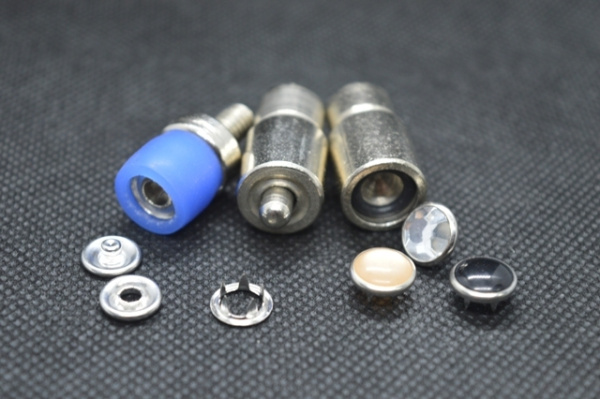 Насадка для рубашечных кнопок 9,5мм с жемчугом / стразой ХРОМ